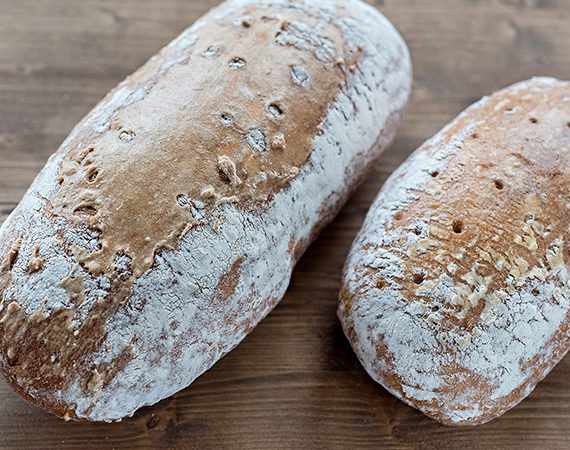 Frisch gebackenes Brot von Bäckerei Hiessberger
